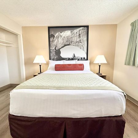Hotel Super 8 By Wyndham Salina/Scenic Hills Area Exterior foto