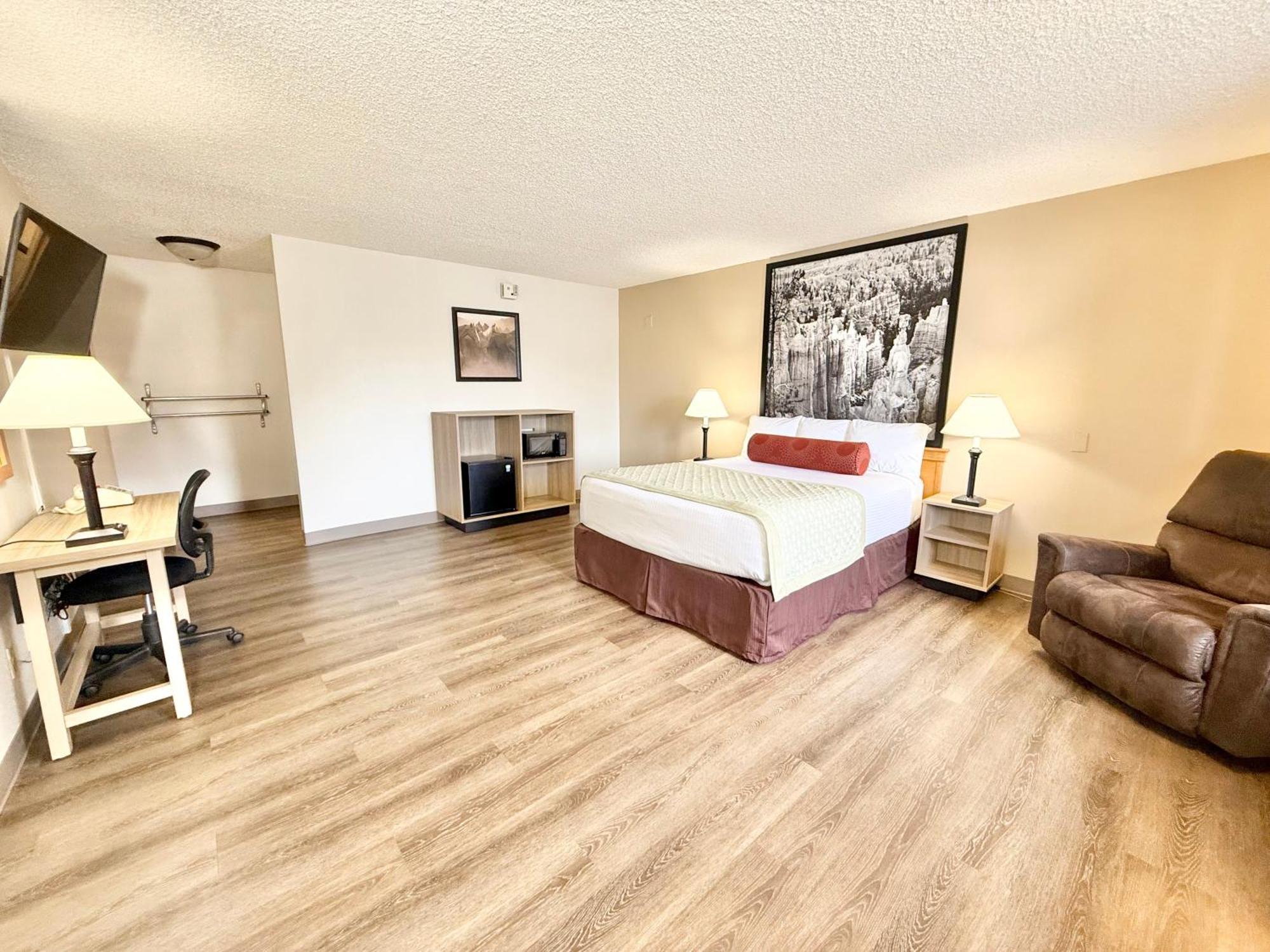 Hotel Super 8 By Wyndham Salina/Scenic Hills Area Exterior foto