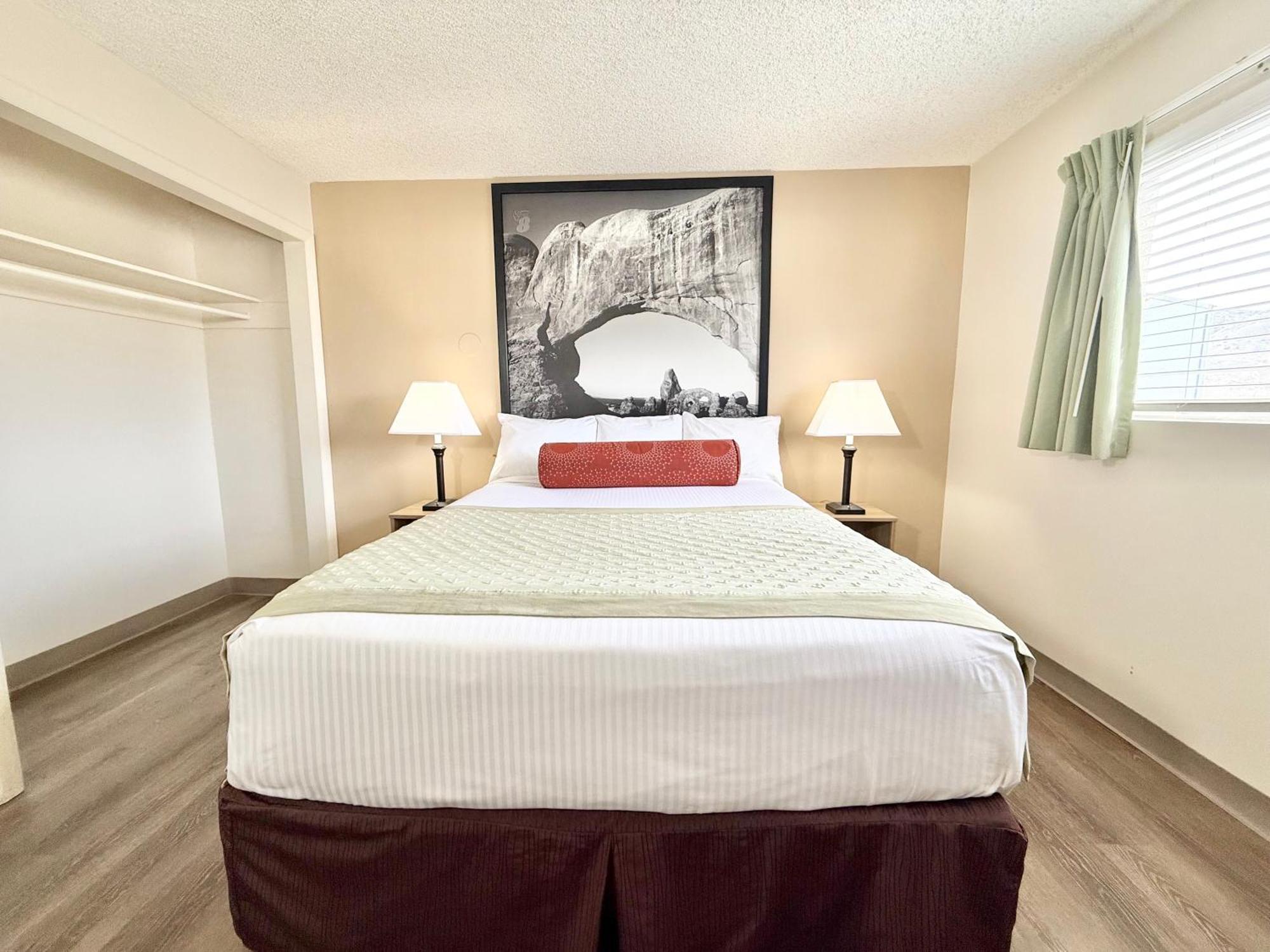 Hotel Super 8 By Wyndham Salina/Scenic Hills Area Exterior foto