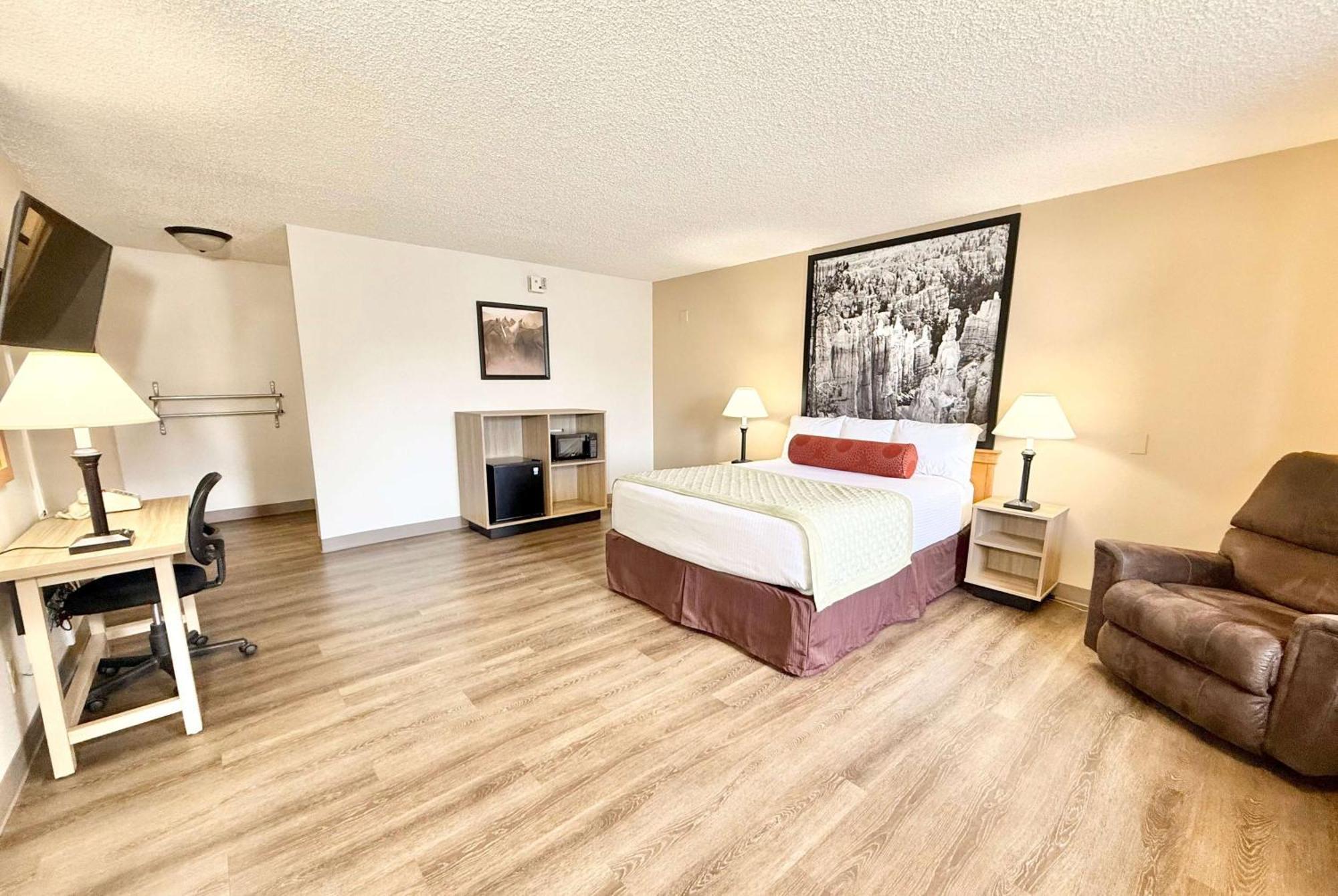 Hotel Super 8 By Wyndham Salina/Scenic Hills Area Exterior foto